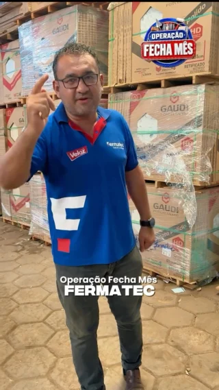 Apresentador da Fermatec mostra revestimentos