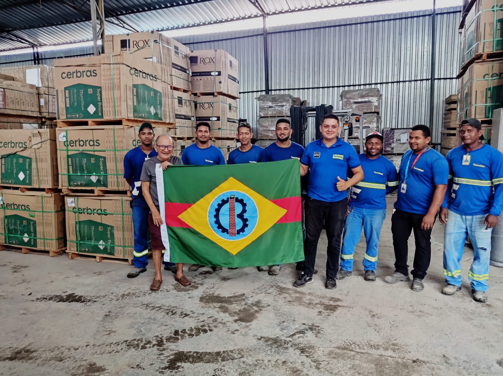 Equipe Fermatec em um espaço de armazenagem